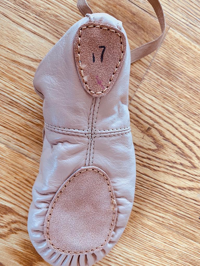 Zapatilla de Piel Reforzada Marca MB